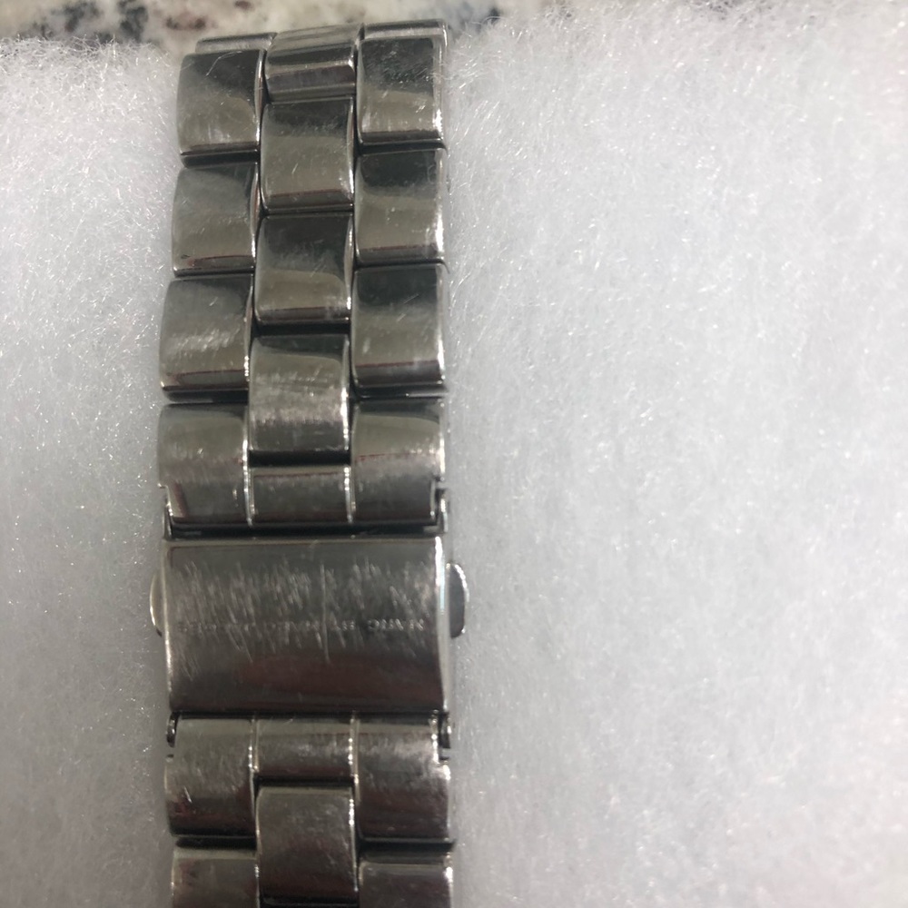 Marc Jacobs Watch - Picture 2 of 3